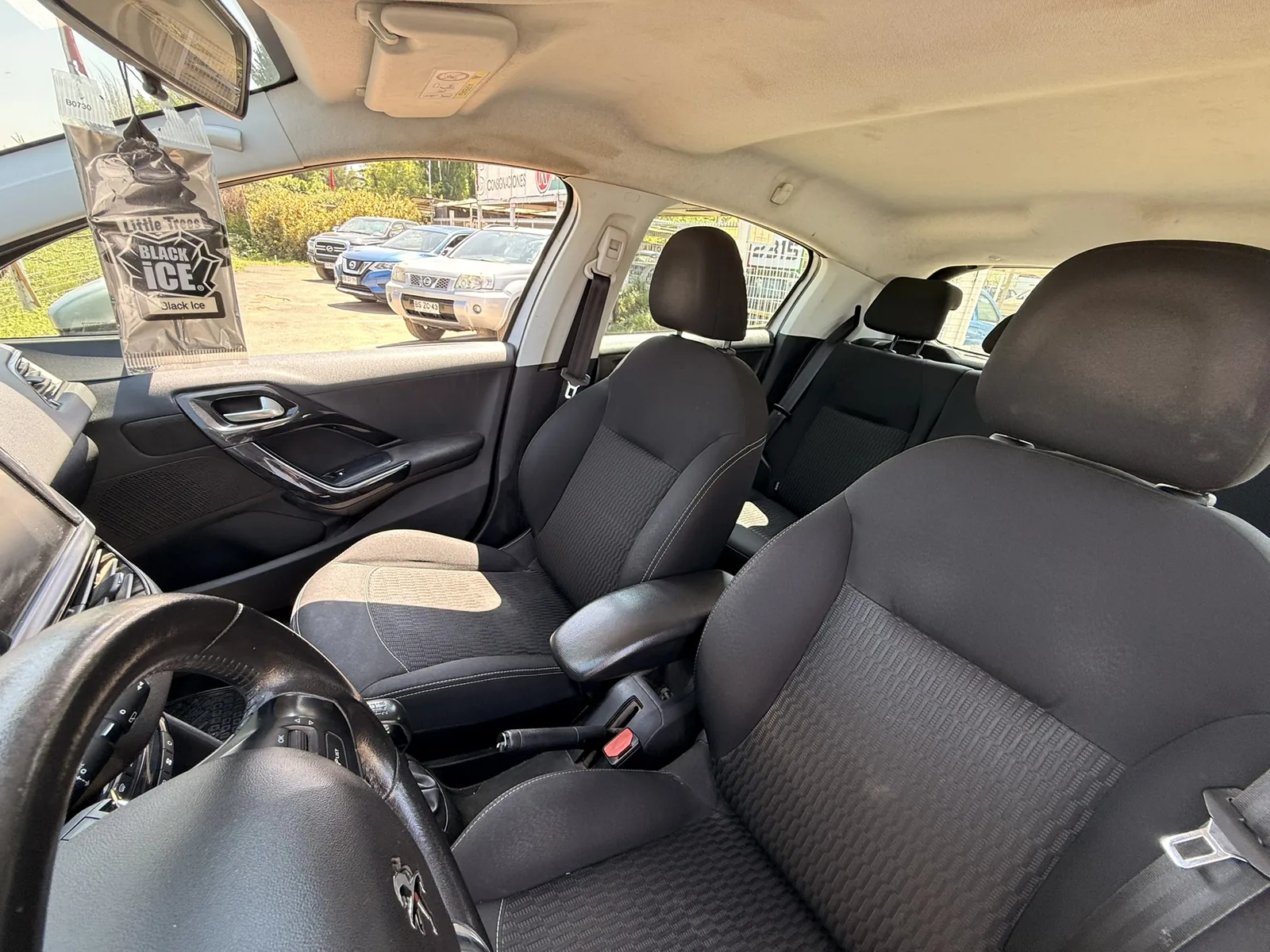 peugeot 208 foto 7