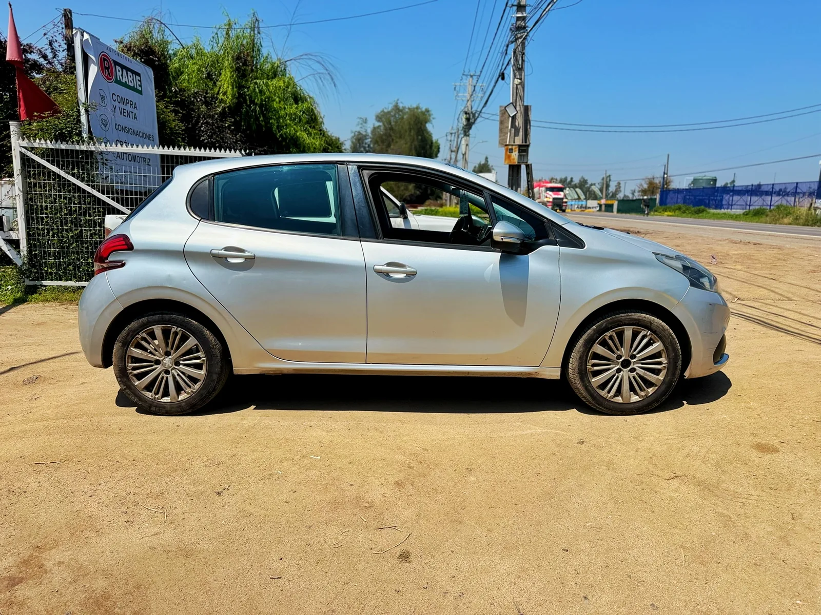peugeot 208 foto 6