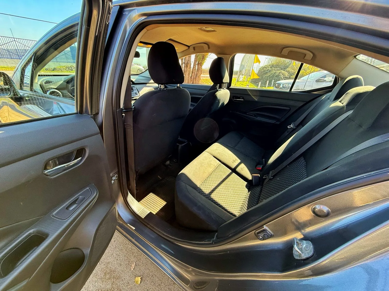 Nissan Versa foto 8