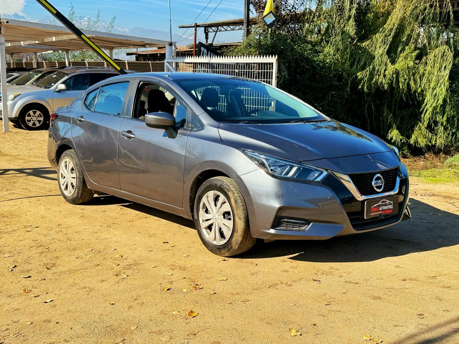 Nissan Versa foto 2