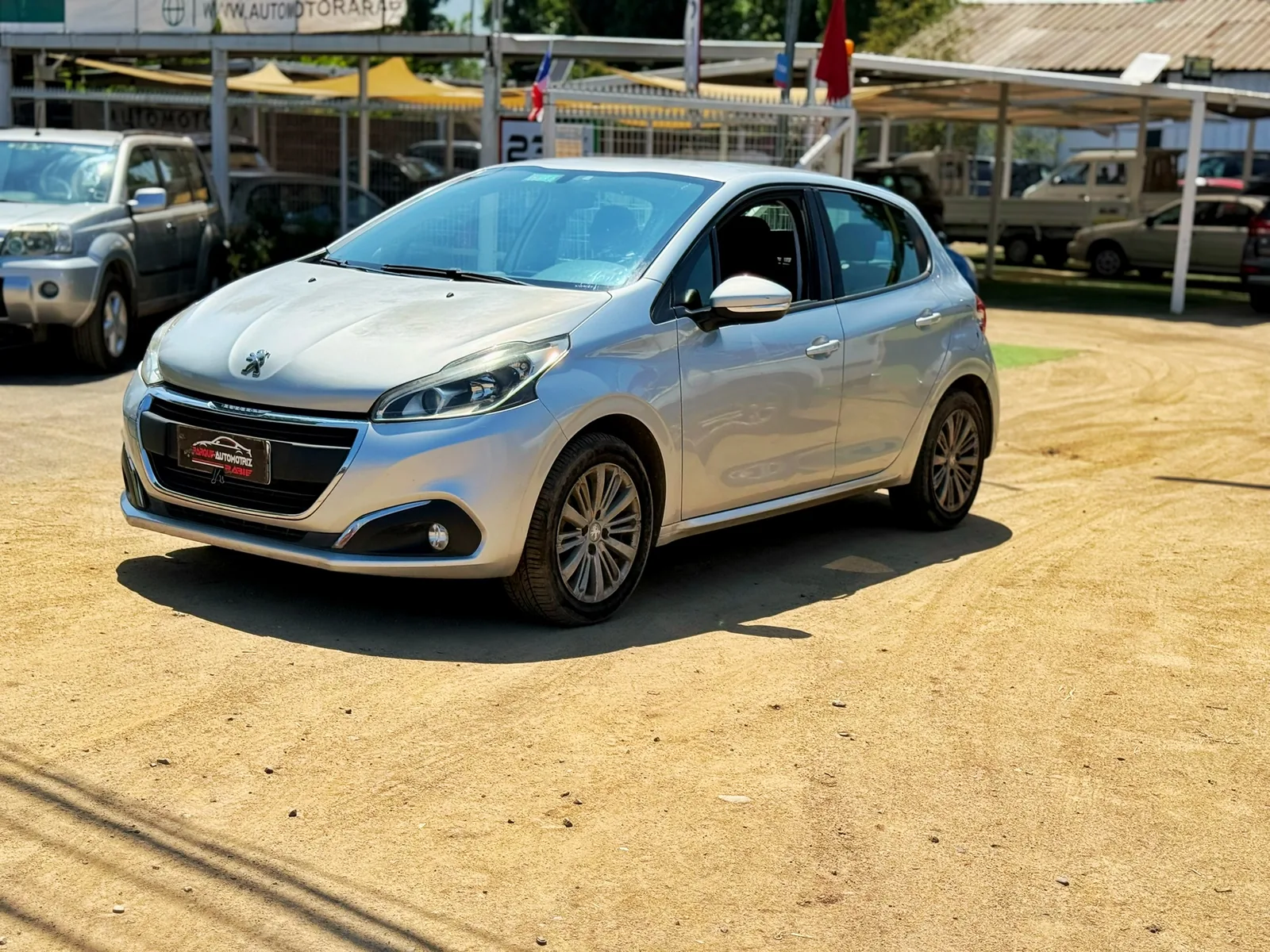 peugeot 208 foto 12