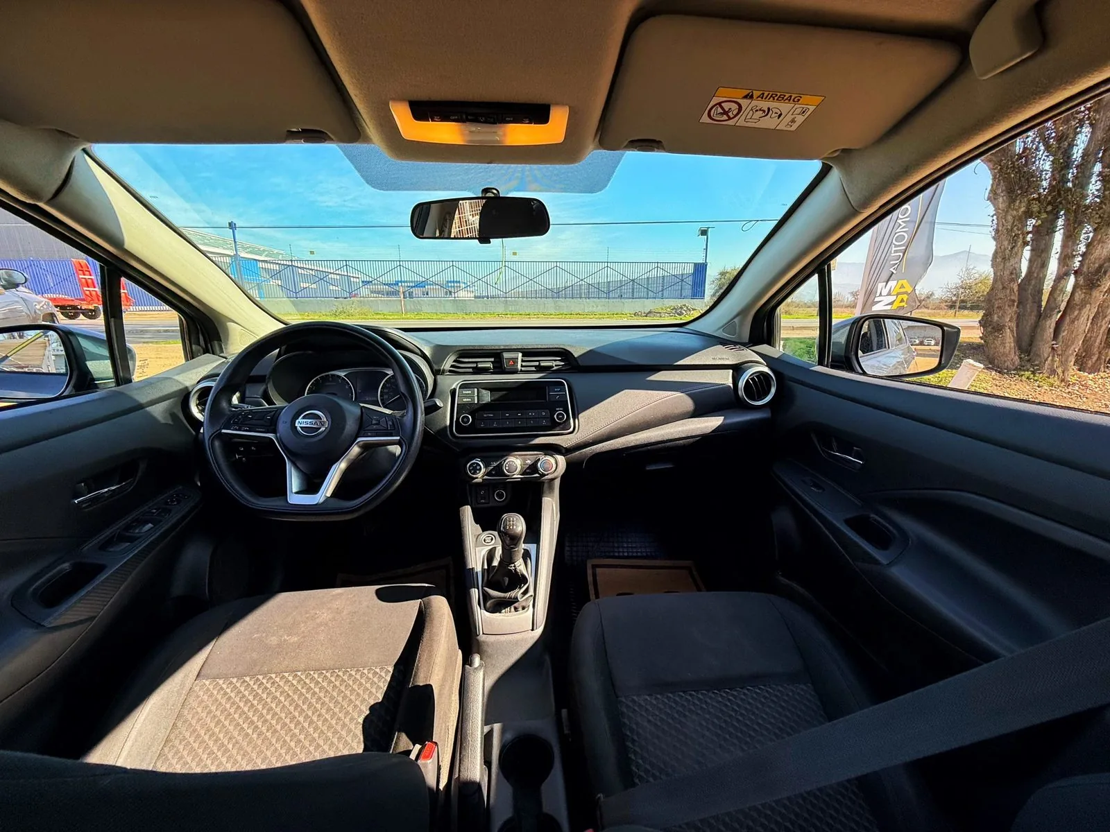 Nissan Versa foto 7