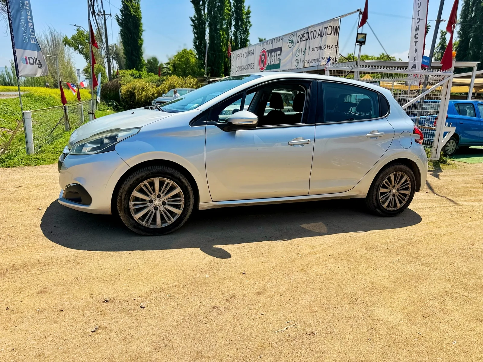 peugeot 208 foto 10