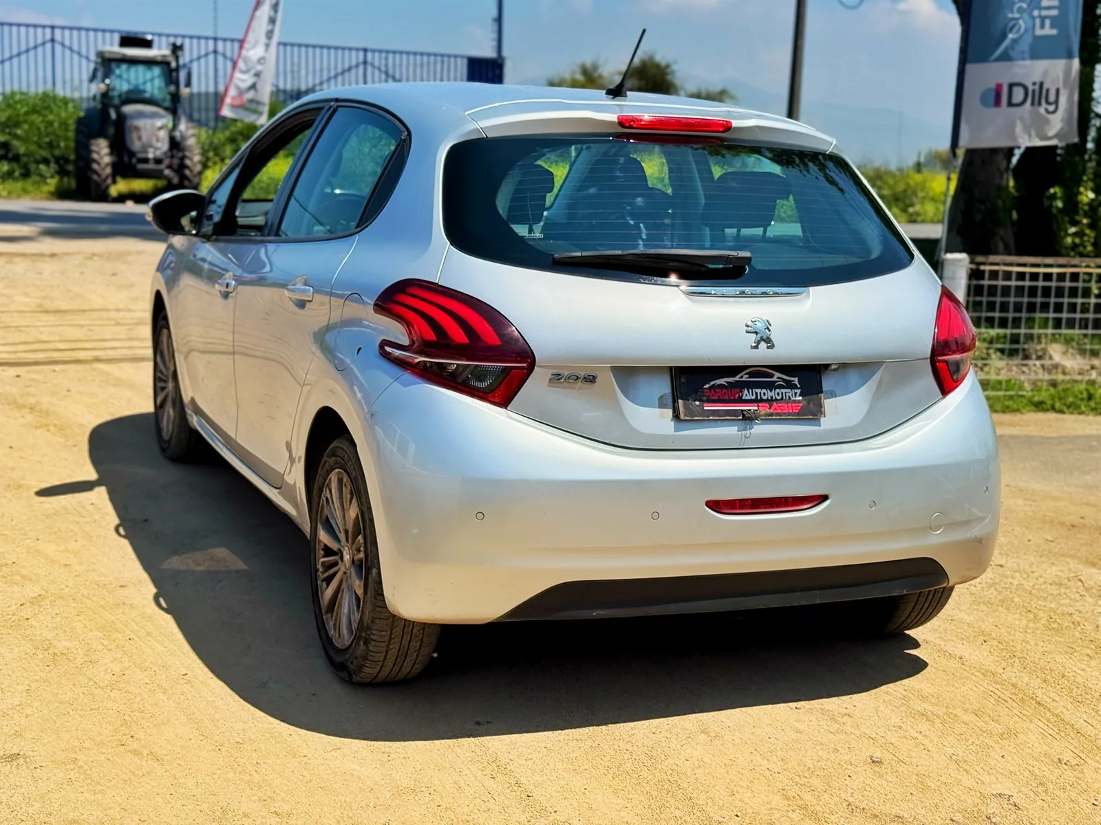 peugeot 208 foto 9