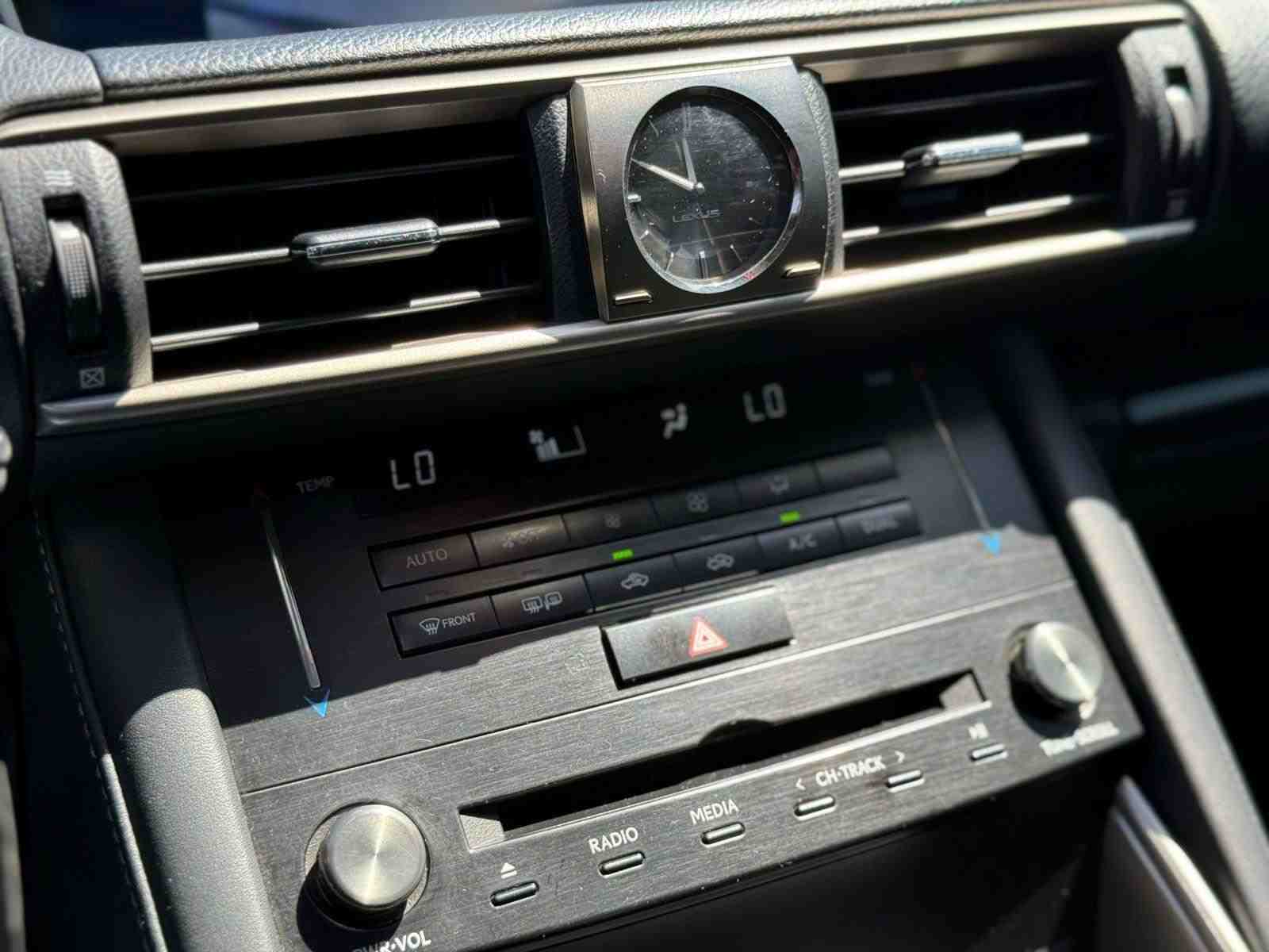 Lexus IS 200 foto 8