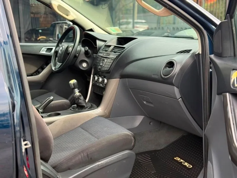 Mazda BT-50 2.2 DIESEL 4X2 MT foto 14