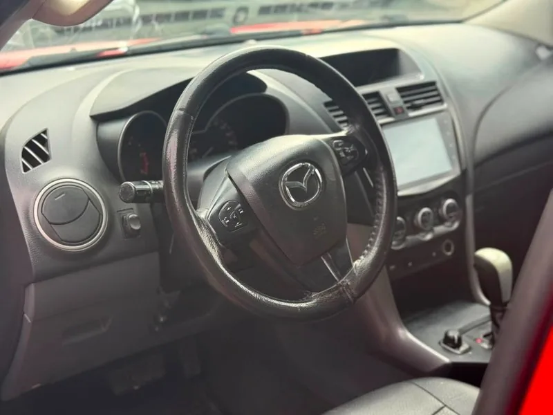 Mazda BT-50 SDX 4X4 3.2 AT FACTURABLE foto 8