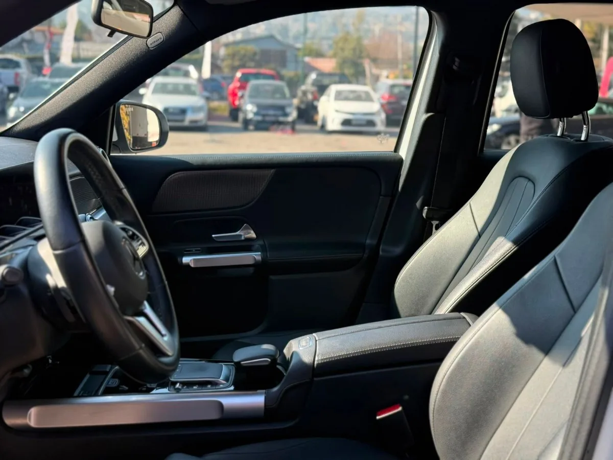 MERCEDES-BENZ GLB 200 foto 9