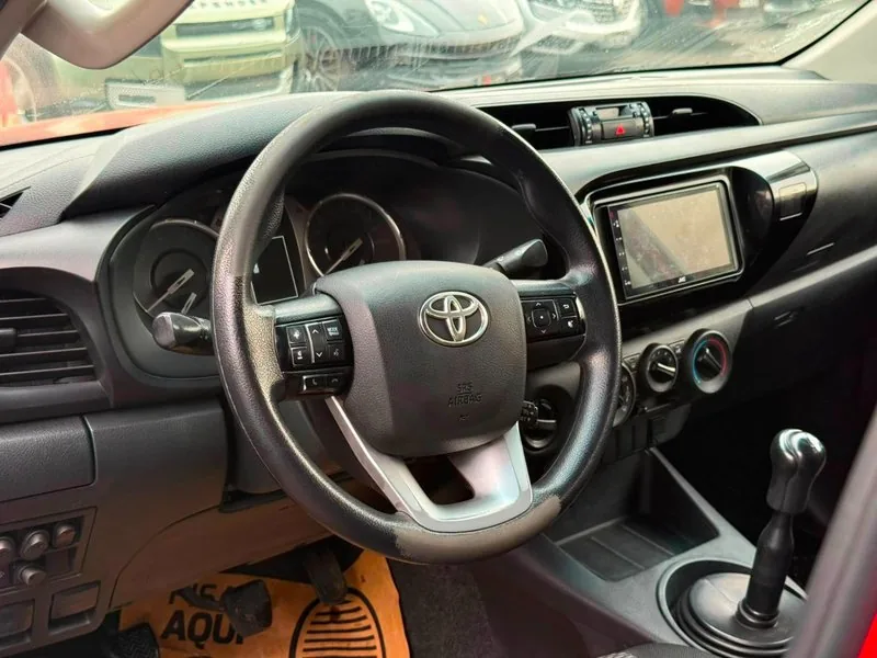 Toyota HILUX DX 4X4 MT 2.4 foto 9