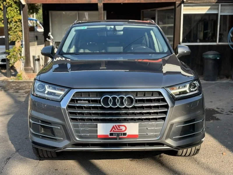 Audi Q7 2.0 TFSI QUATTRO 3 FILAS foto 2