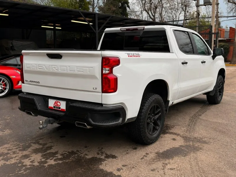 Chevrolet SILVERADO LT TRAIL BOSS 5.3 foto 4