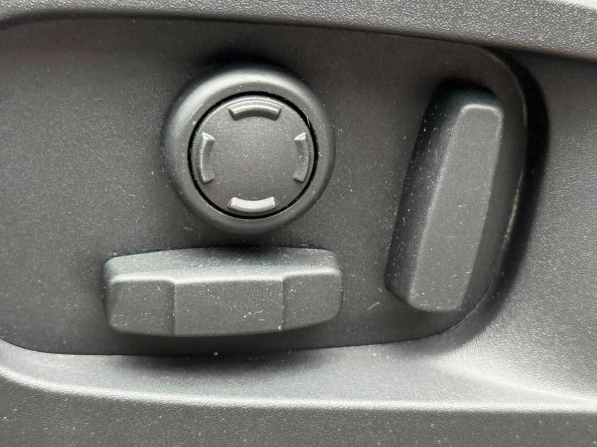 Land Rover Defender 110 foto 10