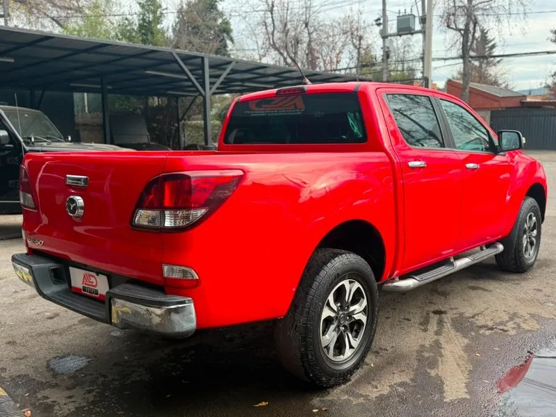 Mazda BT-50 SDX 4X4 3.2 AT FACTURABLE foto 4