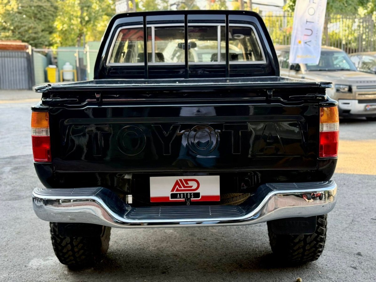 Toyota Hilux 2.4 MT 4x4 D Cab foto 5