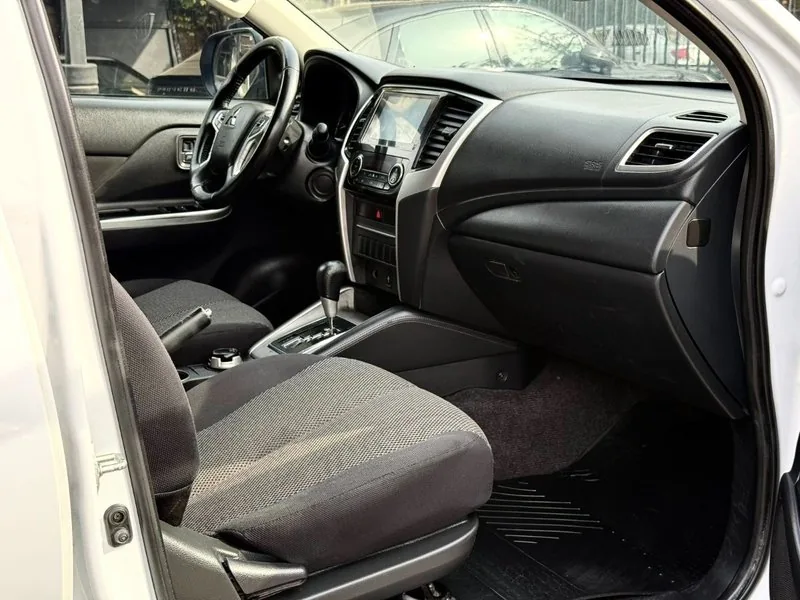 Mitsubishi L200 DAKAR 4X4 AT 2.4 DIESEL foto 8