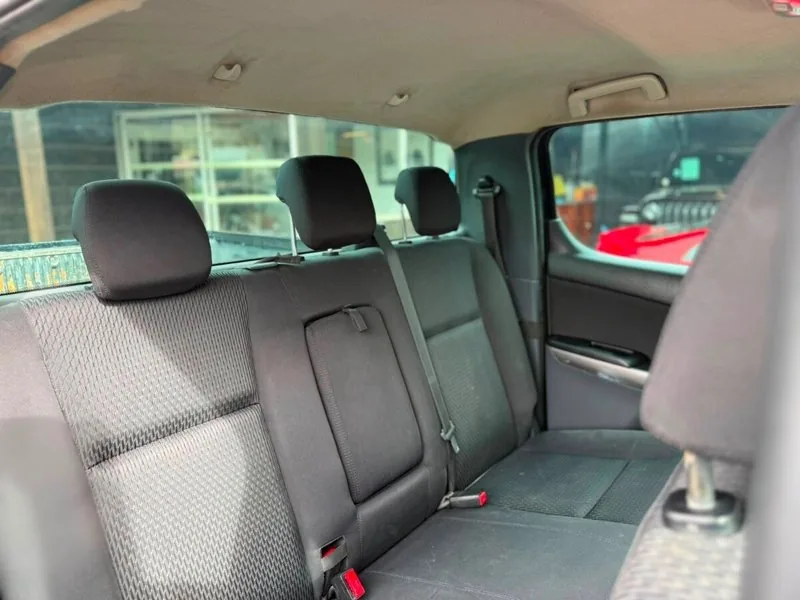 Mazda BT-50 2.2 DIESEL 4X2 MT foto 17