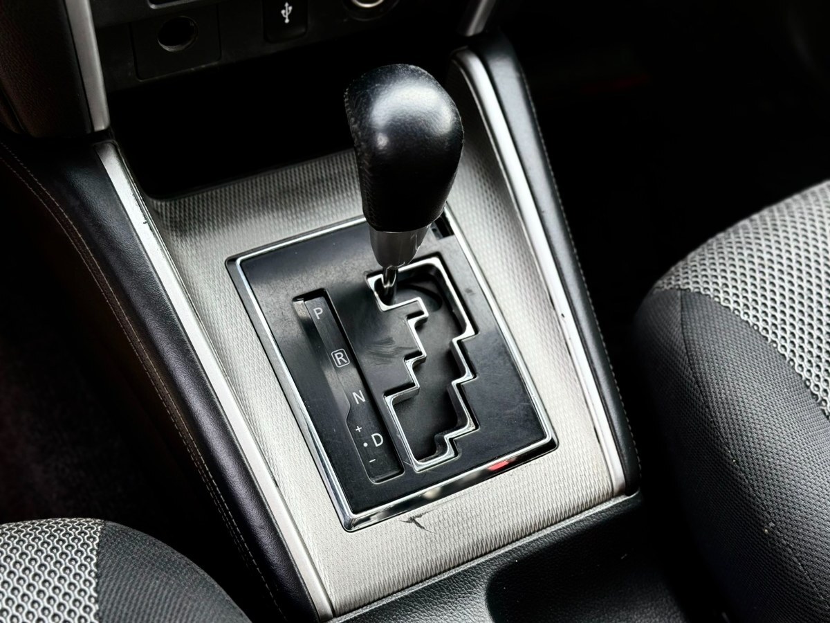 MITSUBISHI L200 DAKAR foto 12