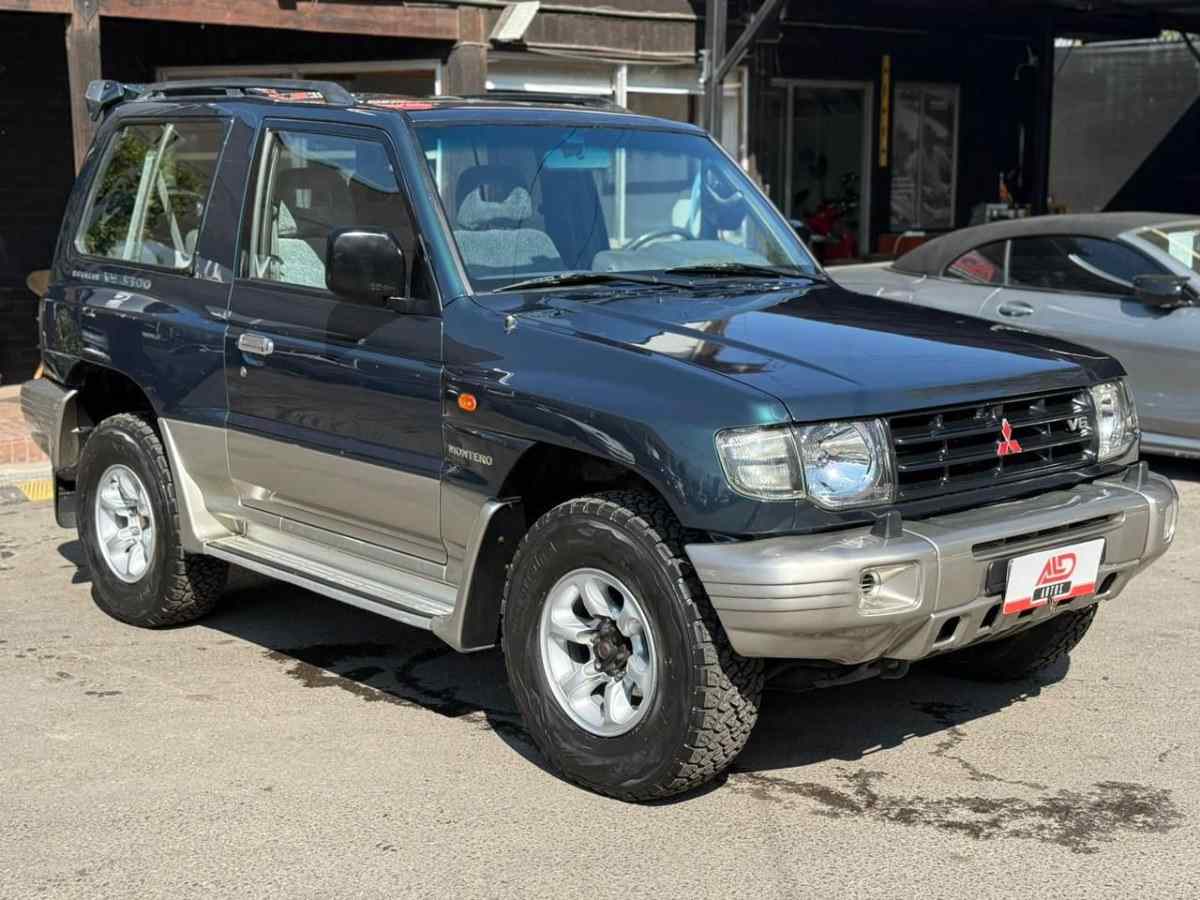 Mitsubishi Montero foto 2