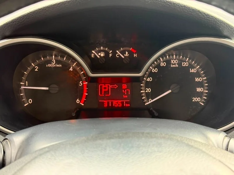 Mazda BT-50 SDX 4X4 3.2 AT FACTURABLE foto 10