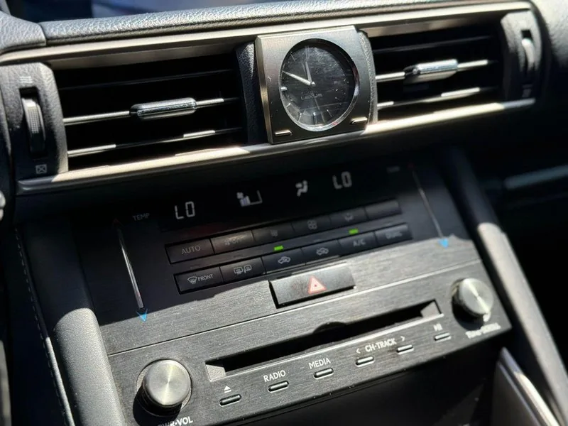 Lexus IS 200 2.0 TURBO foto 15