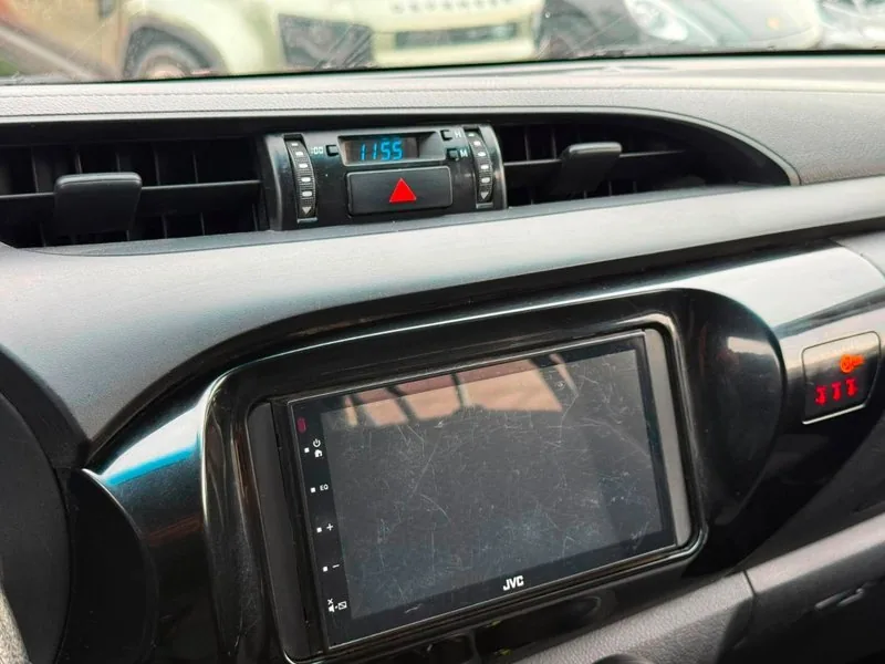 Toyota HILUX DX 4X4 MT 2.4 foto 11