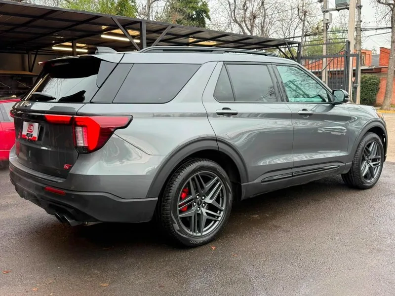Ford EXPLORER ST 3.0 BITURBO AWD foto 4