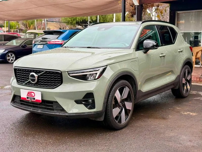Volvo XC40 T5 HYBRID R DESING 1.5T foto 1