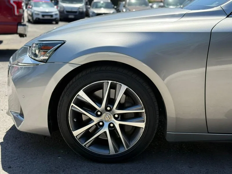 Lexus IS 200 2.0 TURBO foto 7