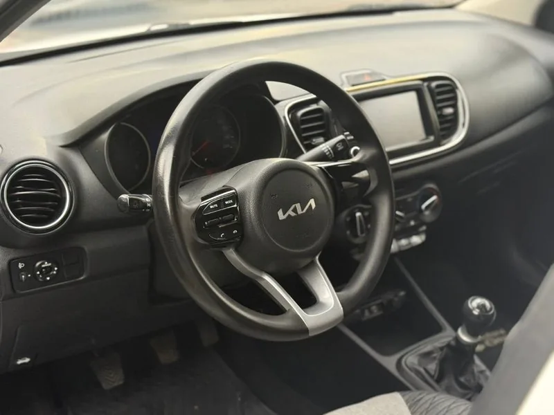 Kia Soluto foto 7
