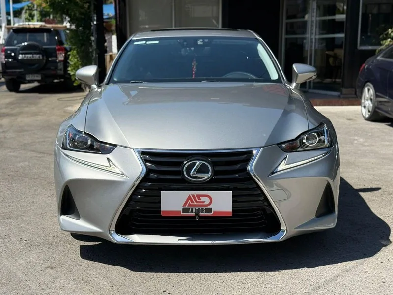 Lexus IS 200 2.0 TURBO foto 2