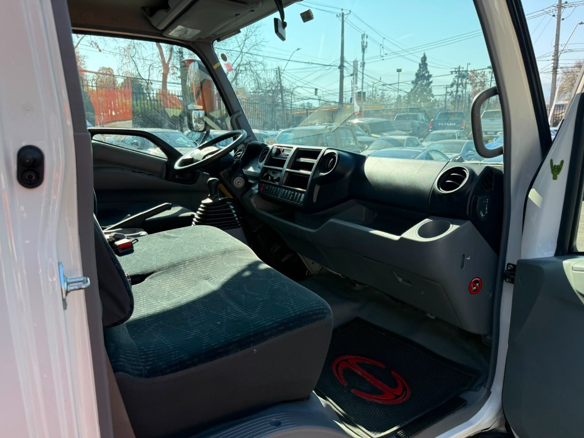 Hino XZU Carrozado foto 9