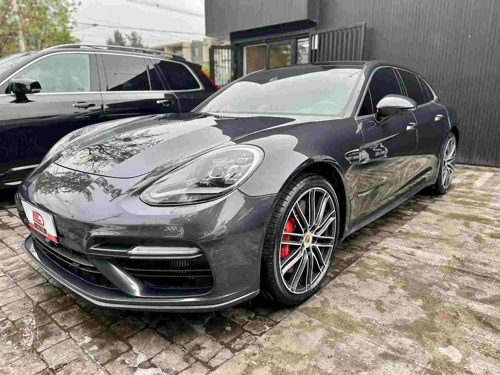 Mercedes-Benz C63 AMG S E Performance foto 10