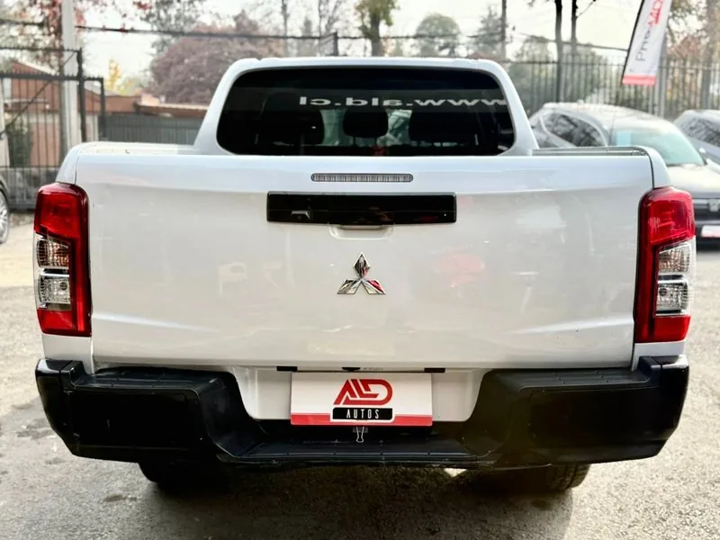 Mitsubishi L200 DAKAR 4X4 AT 2.4 DIESEL foto 5