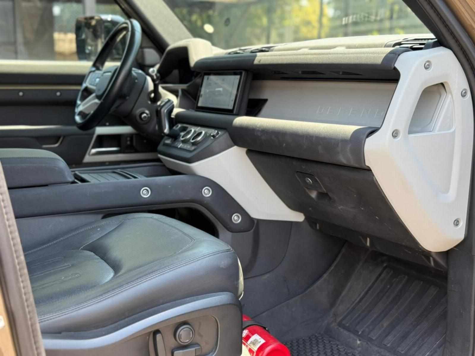 LAND ROVER DEFENDER 110 FIRST EDITION foto 11