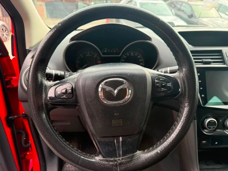 Mazda BT-50 SDX 4X4 3.2 AT FACTURABLE foto 9
