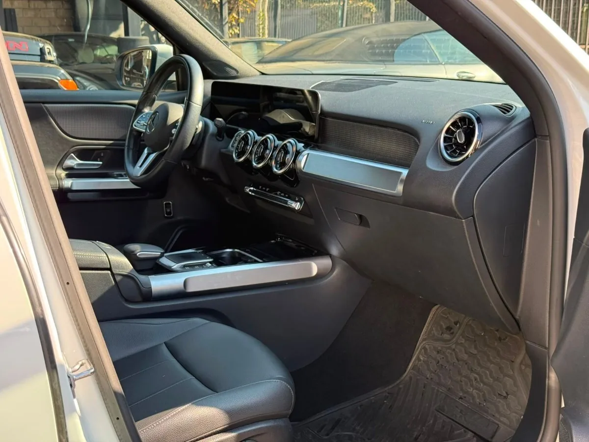 MERCEDES-BENZ GLB 200 foto 10