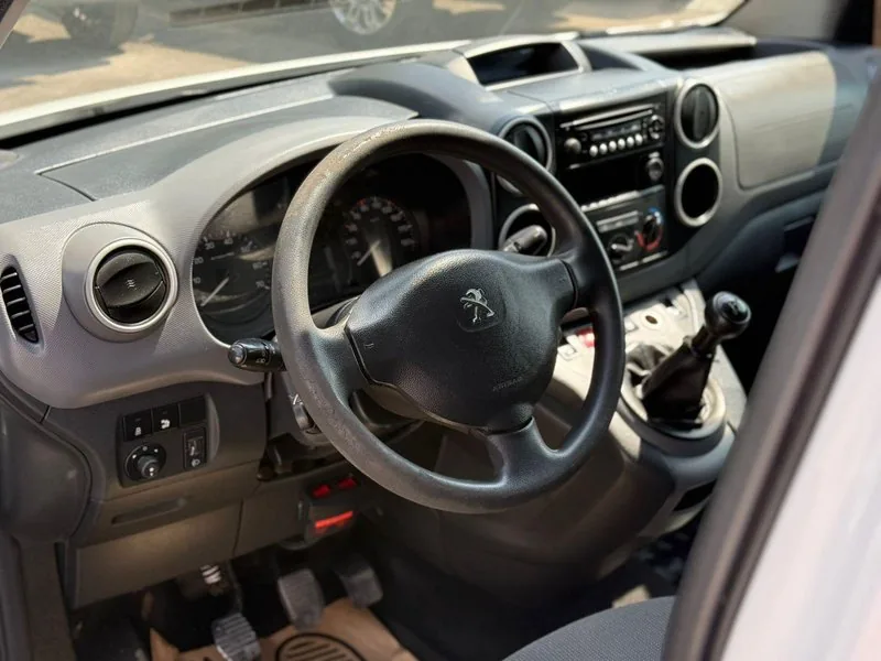 Peugeot PARTNER HDI 1.6 MT DIESEL IMPECABLE foto 9