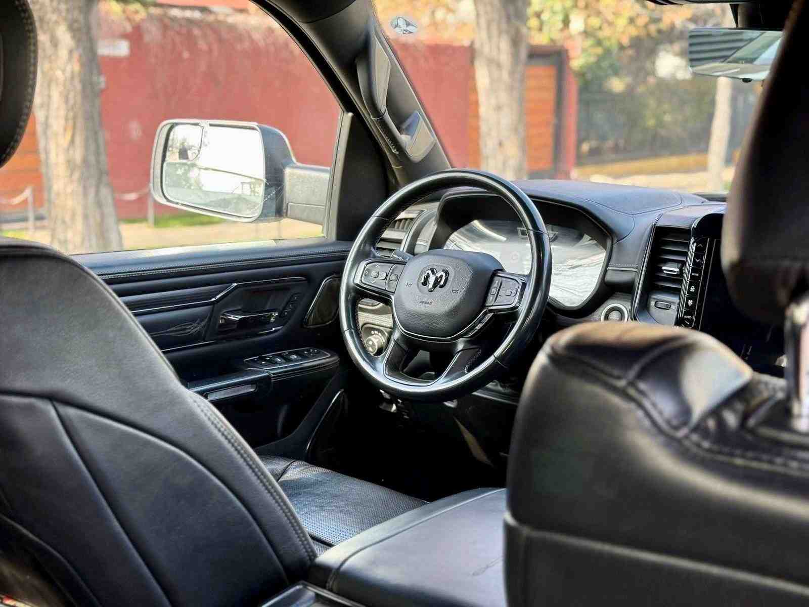 RAM 1500 Limited 4x4 foto 16