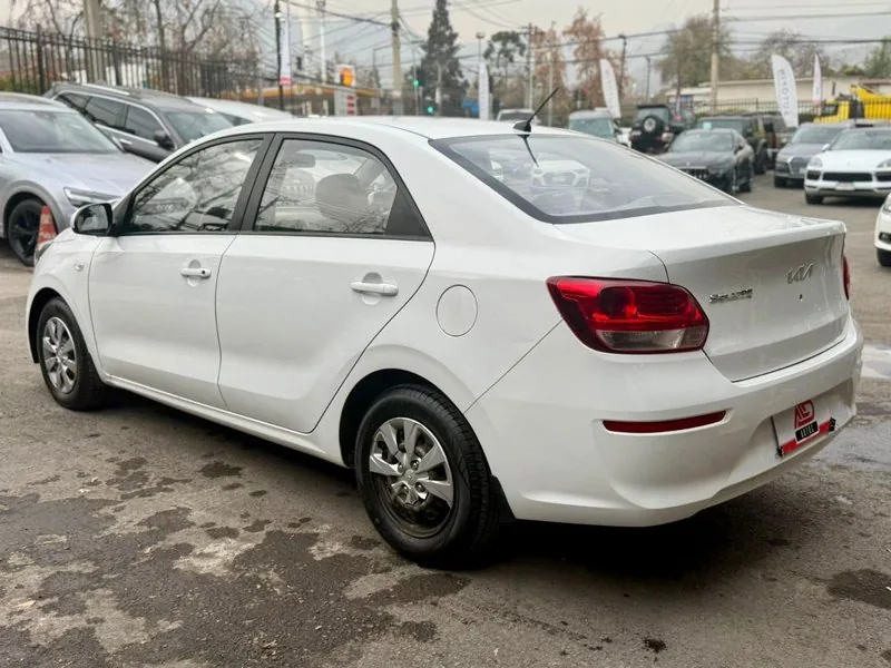 Kia Soluto foto 6