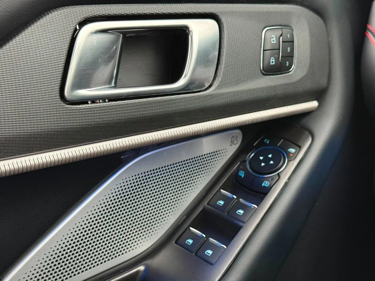 Ford Explorer ST foto 16