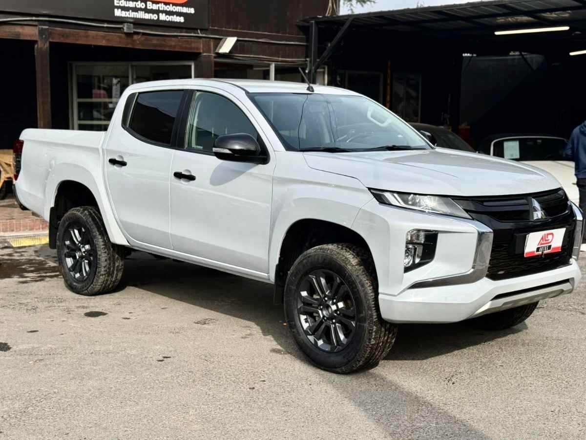 Mitsubishi L200 Dakar foto 2