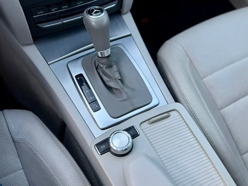 Mercedes-Benz E200 COUPE 2.0 TURBO foto 13