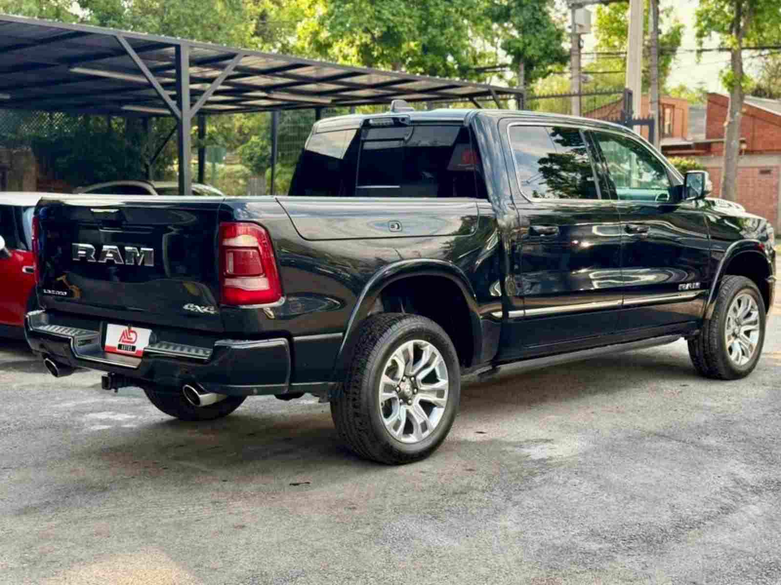 RAM 1500 Limited 4x4 foto 4