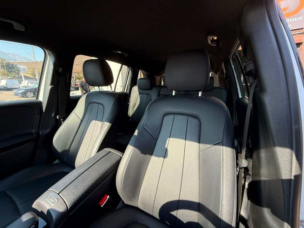 Mercedes-Benz GLB 200 foto 11