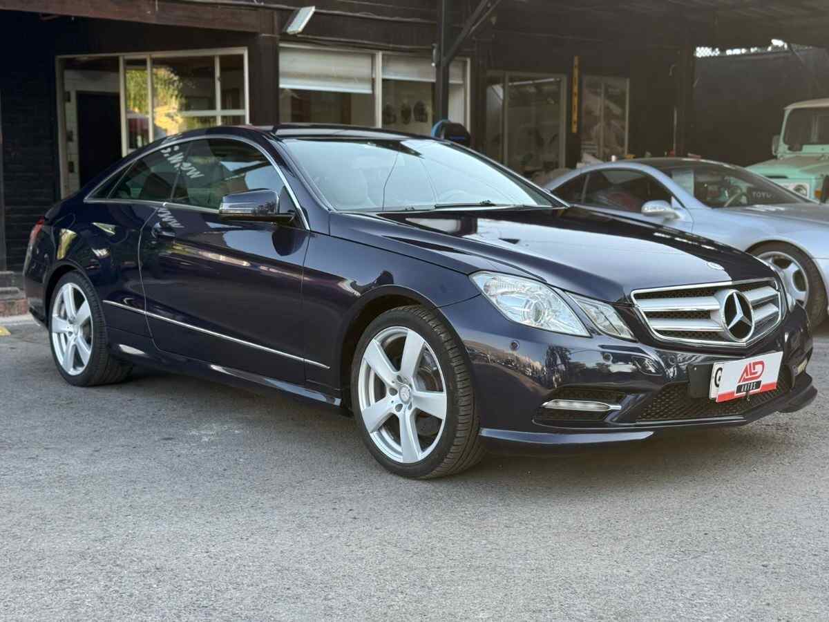 Mercedes-Benz E200 Coupe foto 2
