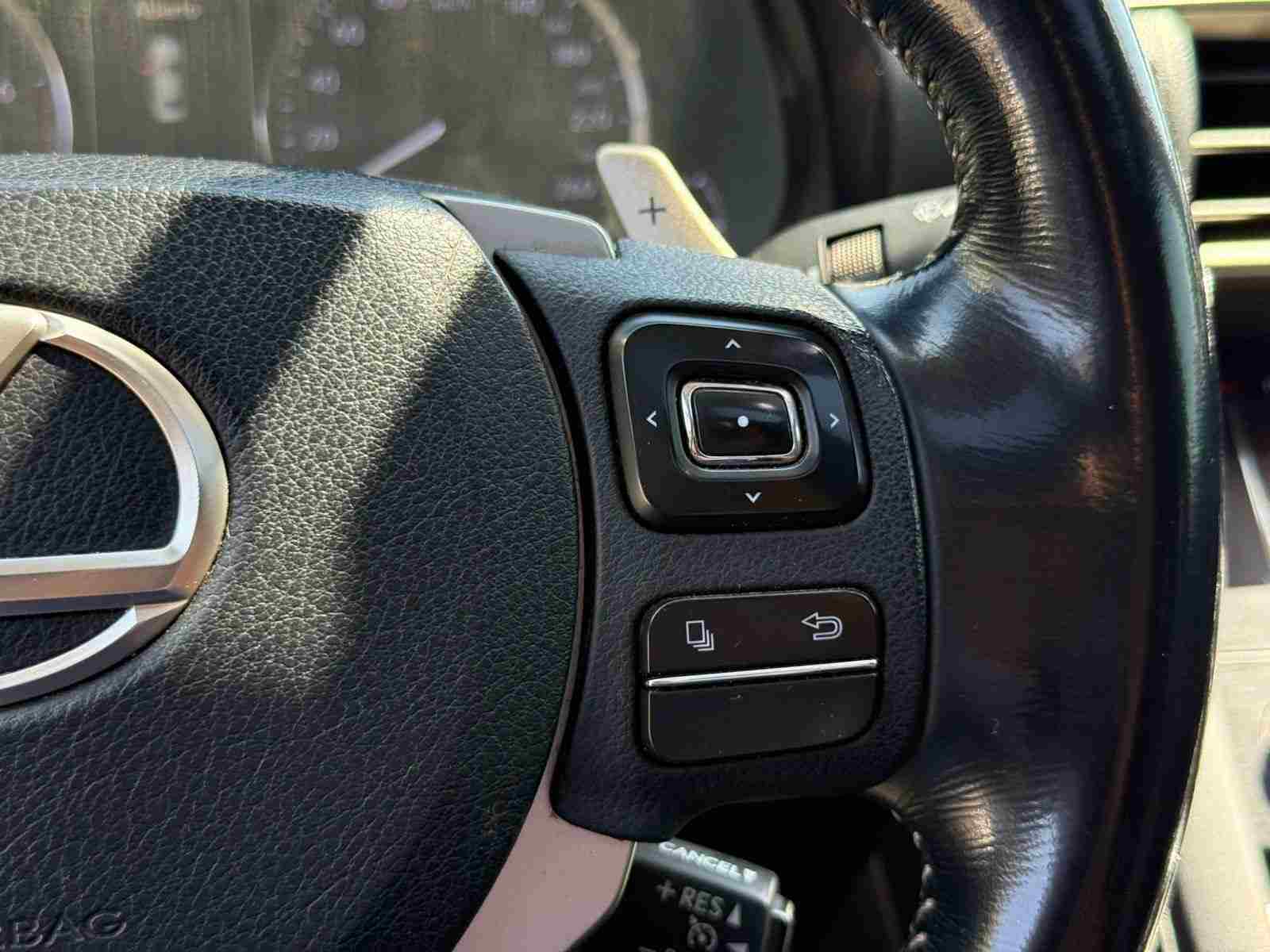 Lexus IS 200 foto 13