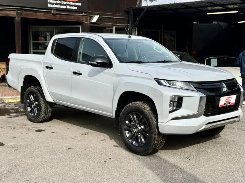Mitsubishi L200 DAKAR 4X4 AT 2.4 DIESEL foto 3