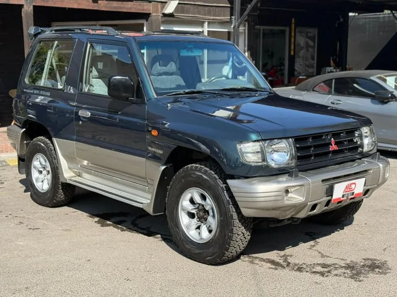 Mitsubishi MONTERO 3.5 CORTO DE COLECCION foto 3