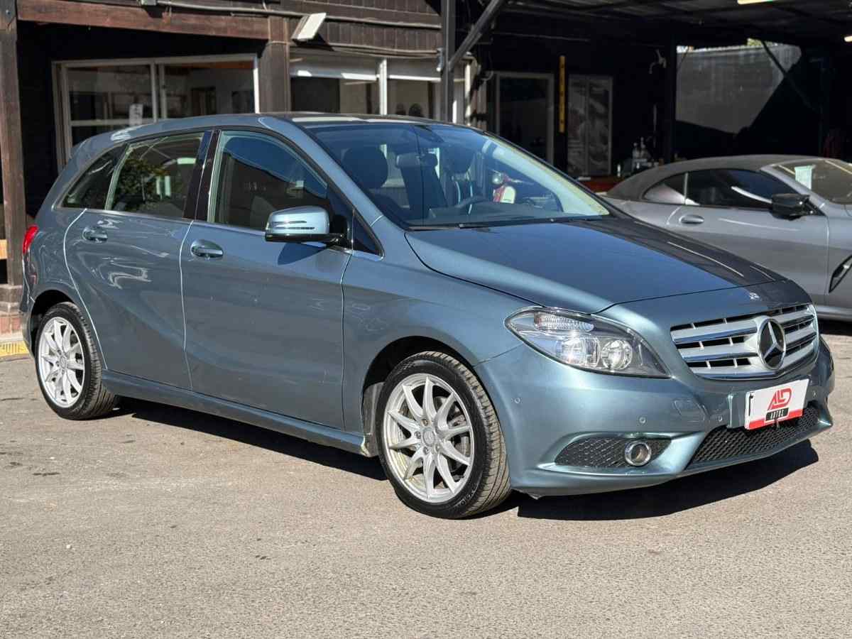 Mercedes-Benz B180 foto 2