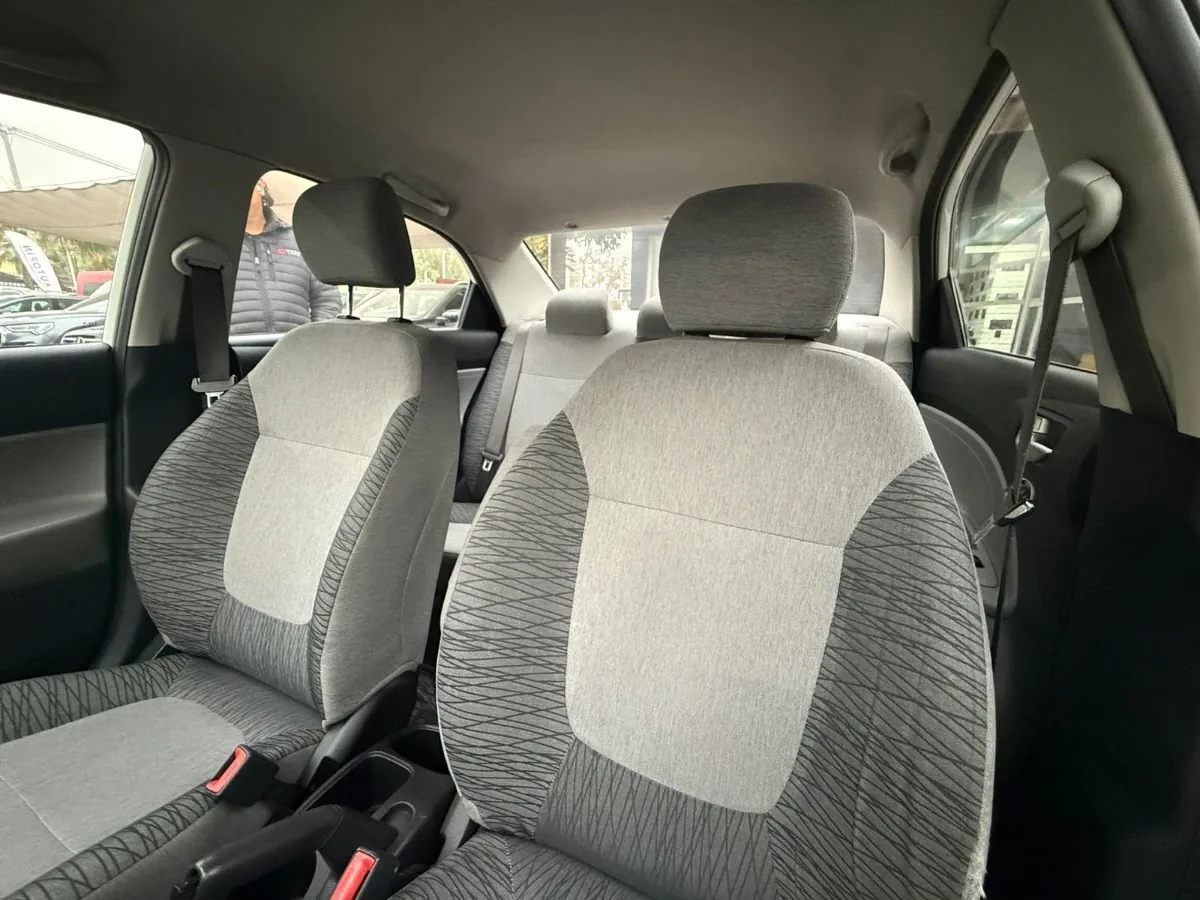 KIA SOLUTO LX foto 14